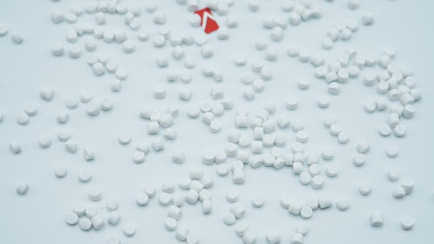 Masterbatch is essential for the plastic bag manufacturing process.