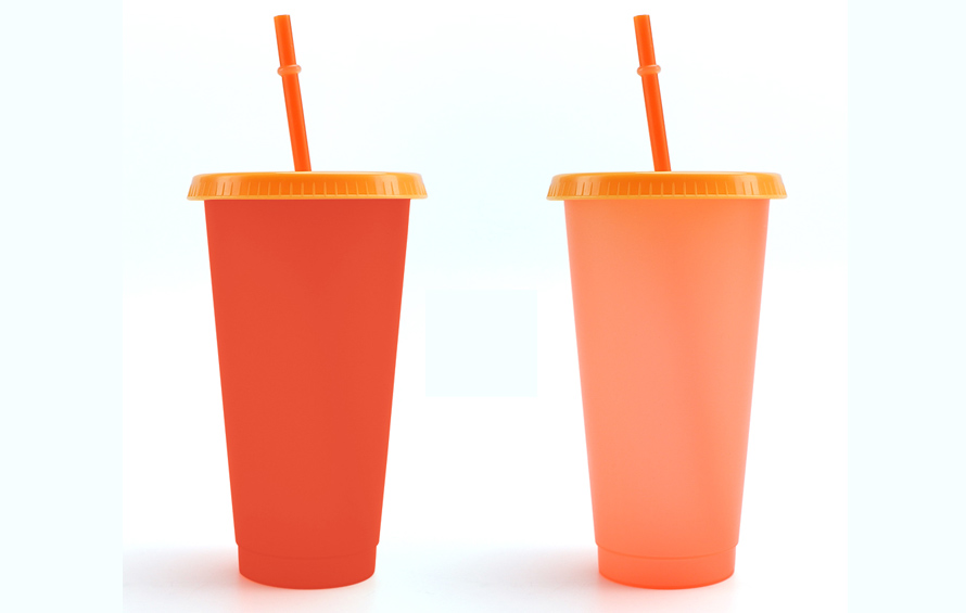 يحدث بهتان اللون نتيجة التعرض للأشعة فوق البنفسجية، أو استخدام أصباغ منخفضة الجودة، أو عدم كفاية حلول التثبيت.