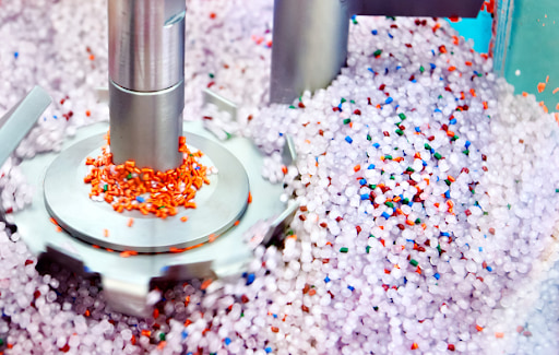 تلعب الإضافات الخاصة بالبولي أوليفينات دورًا مهمًا في تحسين أداء المنتجات