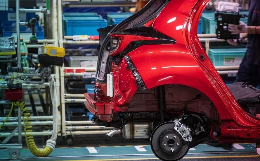 تعتمد صناعة الماسترباتش الملونة على الطلب المتزايد على تركيبات الألوان المتخصصة في قطاعي السيارات والبناء،