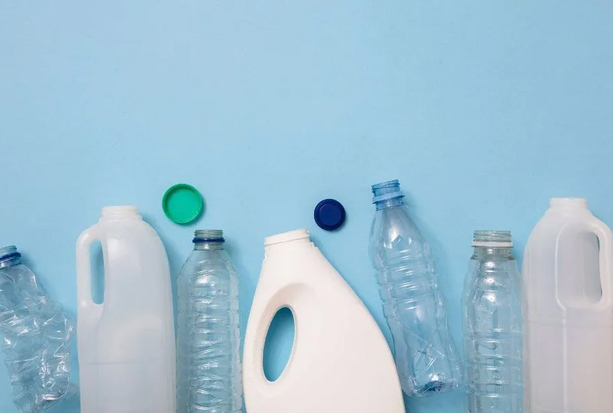 توفر كل من مواد البولي إيثيلين عالي الكثافة والبولي إيثيلين تيرفثالات قابلية إعادة تدوير ممتازة، مما يجعلها خيارات مستدامة.