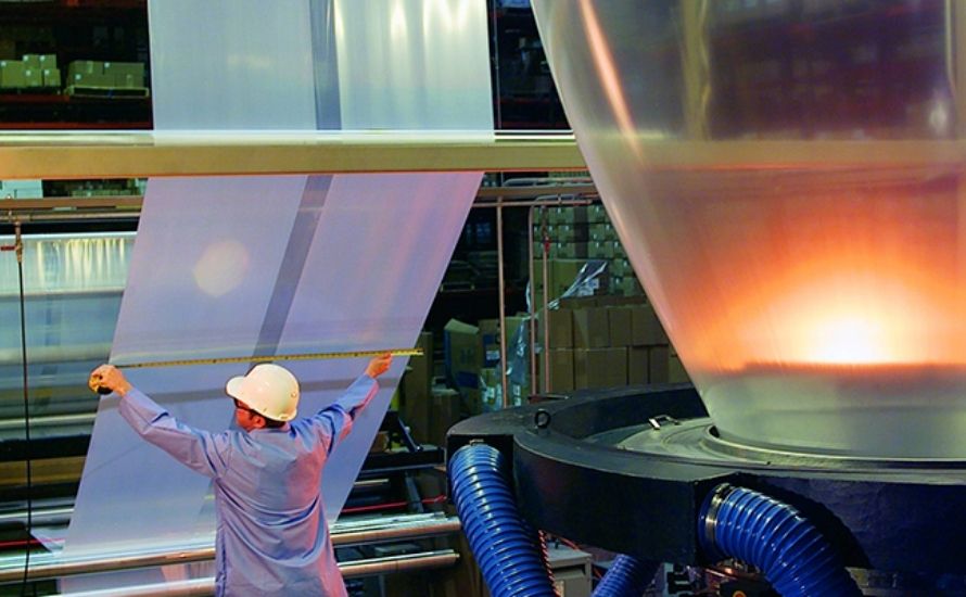 يُستخدم بثق الغشاء المنفوخ في إنتاج أفلام بلاستيكية رقيقة يمكن استخدامها في مجموعة واسعة من التطبيقات.