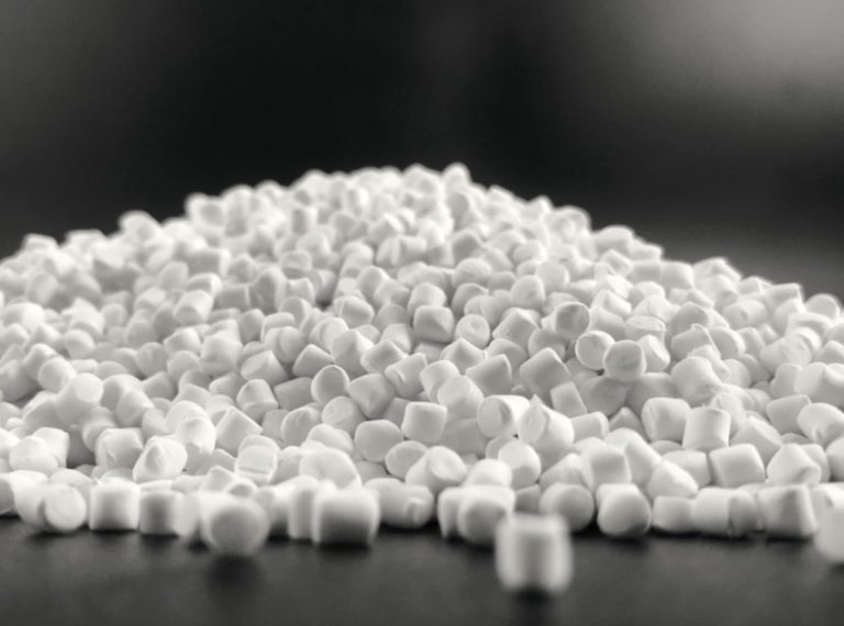 فيلر ماستر باتش البولي ايثيلين هو عنصر أساسي للتحكم في تكاليف المواد وتحسين الأداء العام للمنتج.