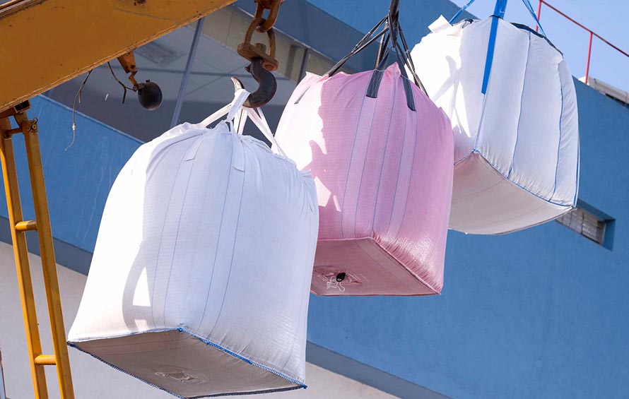 أكياس الجامبو المصنوعة بتقنيات متقدمة، تضمن تخزين ونقل المواد السائبة بشكل موثوق.