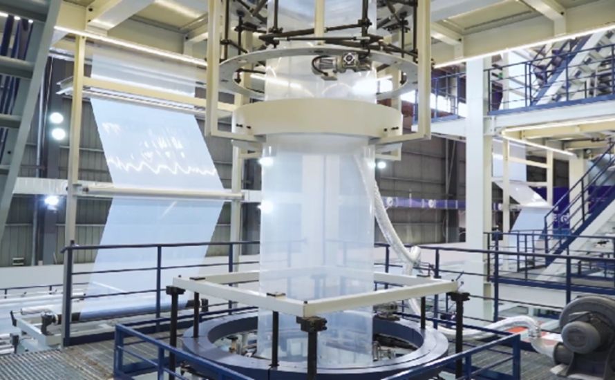 The advantages of blown film extrusion include versatility, cost-effectiveness, and consistent quality in producing high-performance plastic films