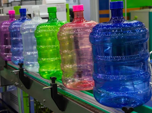 بعد تثبيت القالب والمعدات، ستتم عملية القولبة بالنفخ بشكل مستمر دون الحاجة إلى عمليات ثانوية.