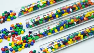 Color masterbatch able to reduce pigment costs effectively