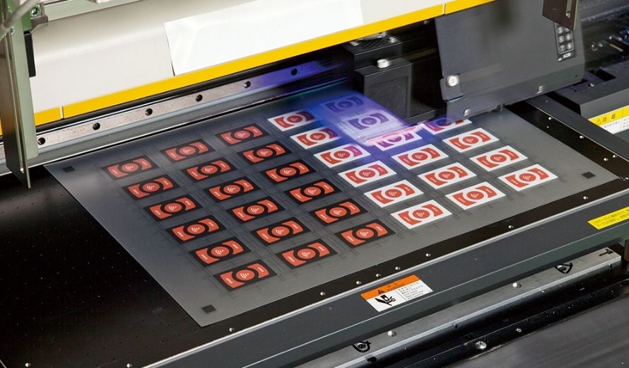 Digital inkjet printing provides flexibility and high resolution for both short and long runs, allowing direct printing from digital files onto polyethylene with various ink types