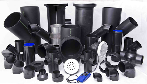 كلا من البولي إيثيلين عالي الجودة (HDPE) و HIPS يظهران الخصائص المتقدمة للمواد البلاستيكية الحديثة مثل المتانة، القوة، مقاومة الصدمات الجيدة والمرونة في التصميم.